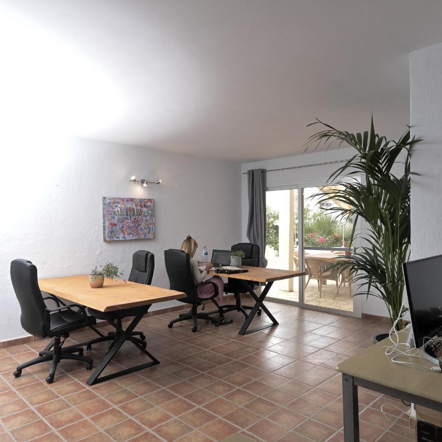 Hostel Los Amigos Yoga & Wellness La Mareta Luaran gambar
